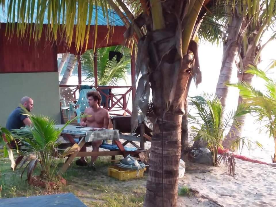 Ella'S Place Salang Tioman Kampong Ayer Batang ภายนอก รูปภาพ
